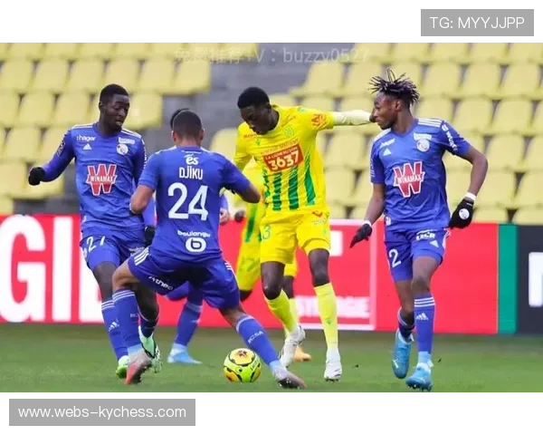 巴黎2-1客胜斯特拉斯堡，十人作战展现冠军韧性