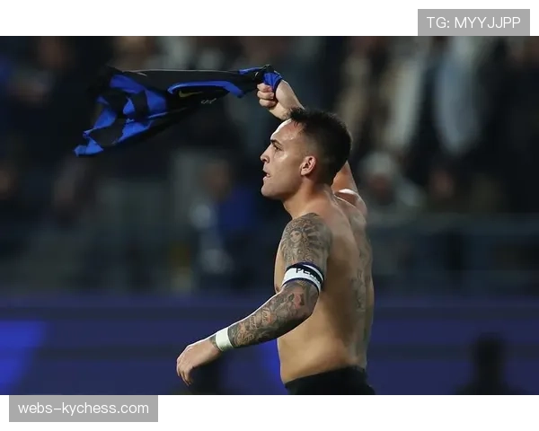 特写瞬间：得知自己关键拦截数据创赛季新高后，那不勒斯老将的平静反应